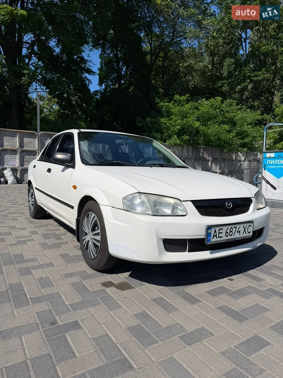Mazda 323, 1999