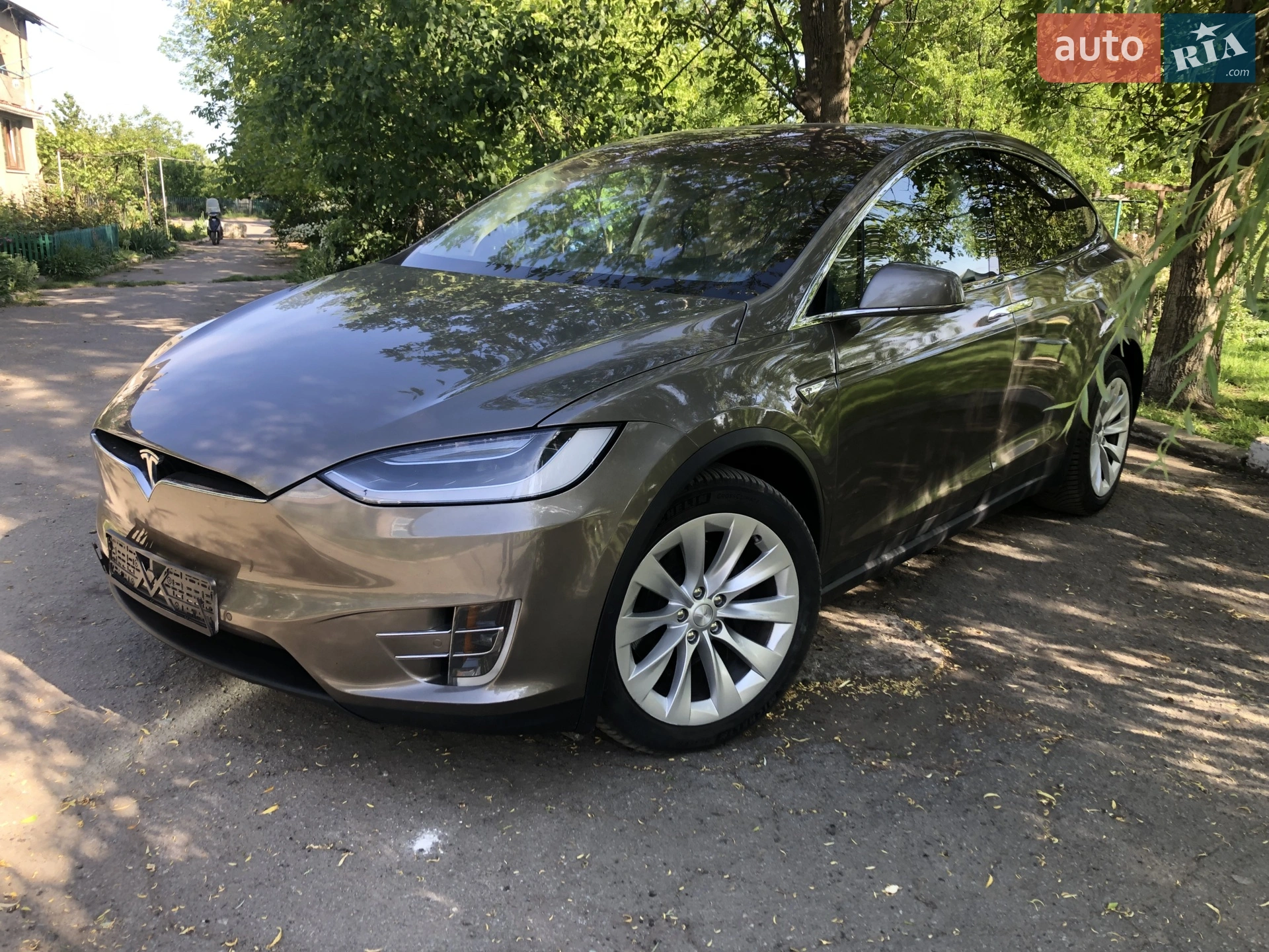 Tesla Model X, 2016