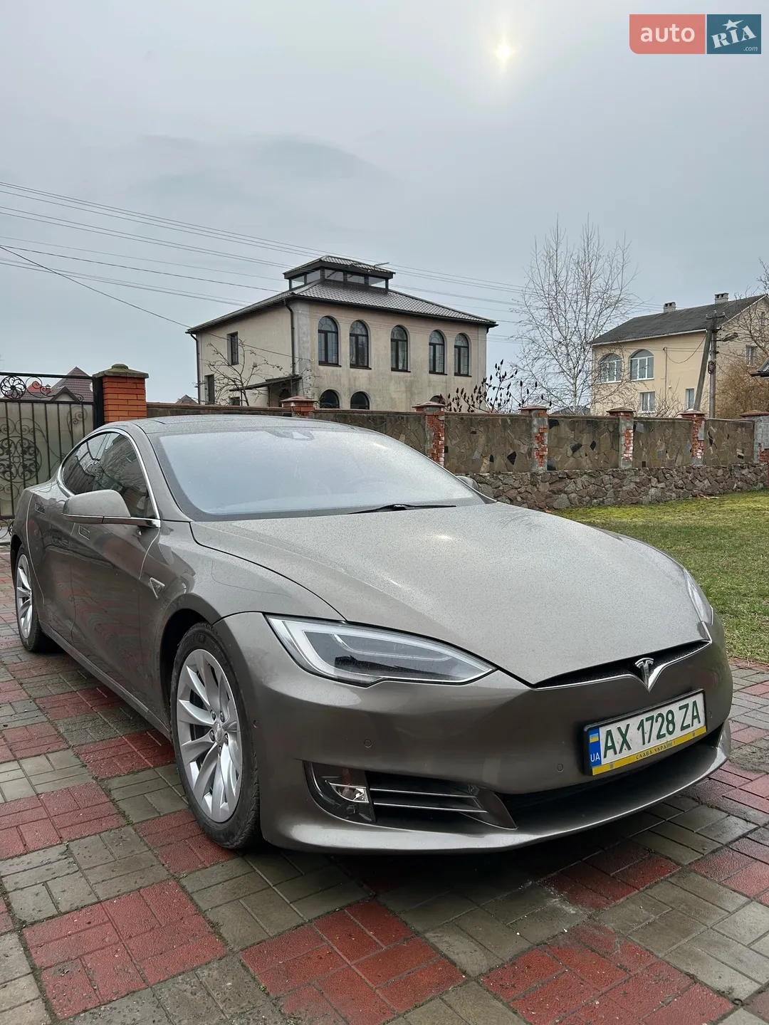 Tesla Model S, 2016