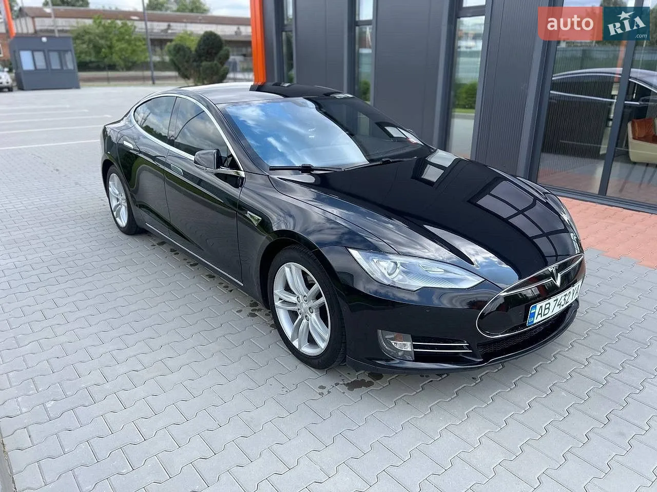 Tesla Model S, 2015