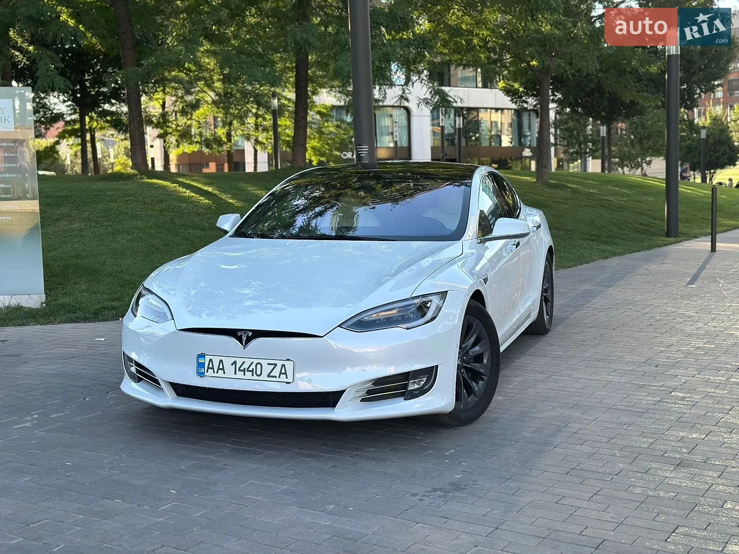 Tesla Model S 2020 — 1
