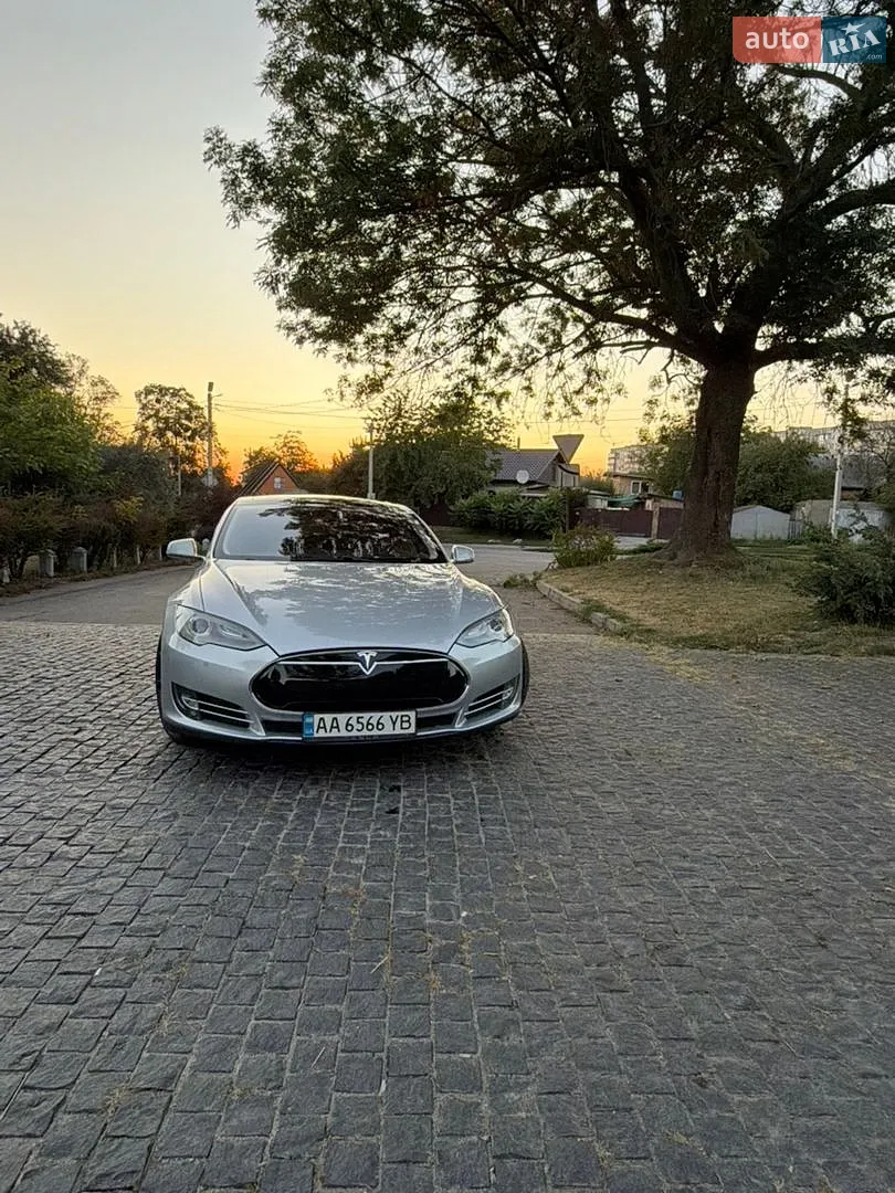 Tesla Model S 2013 — 1