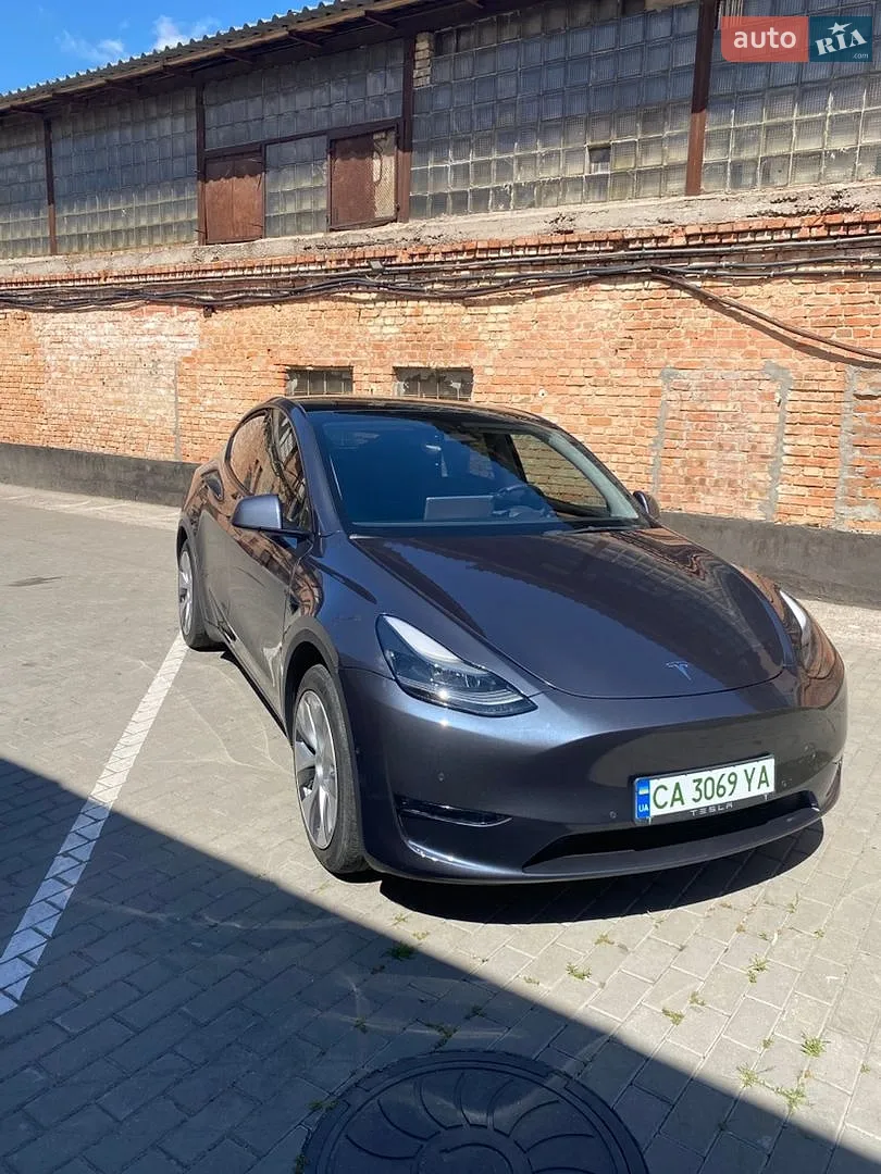 Tesla Model Y 2022 — 1