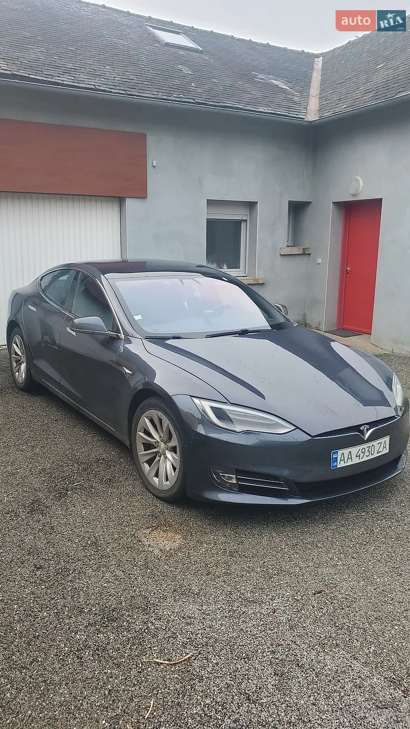 Tesla Model S 2019 — 1