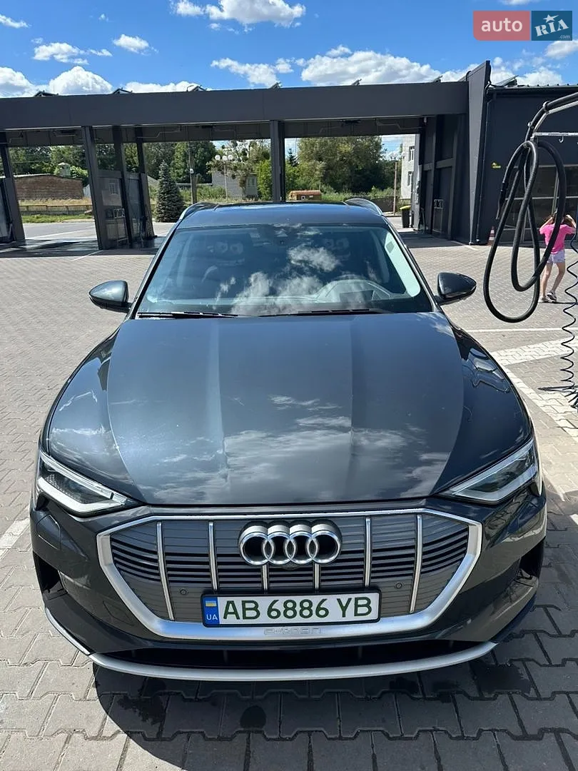 Audi e-tron 2019 — 1