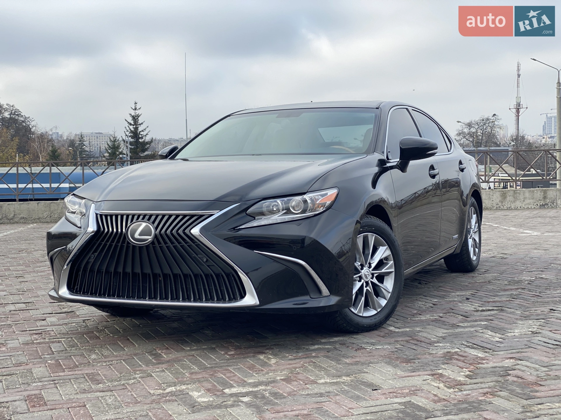 Lexus ES, 2013