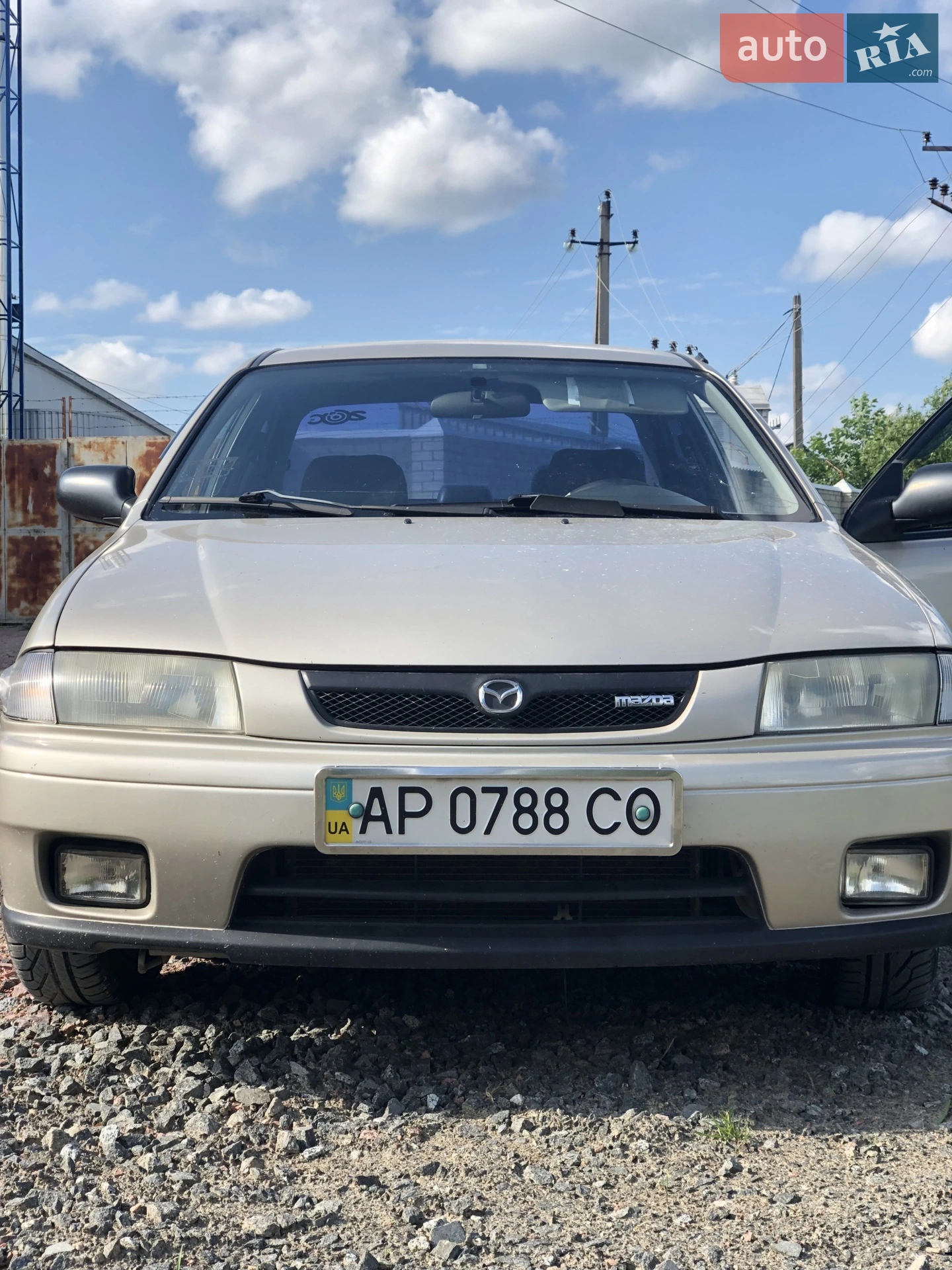 Mazda 323, 1998