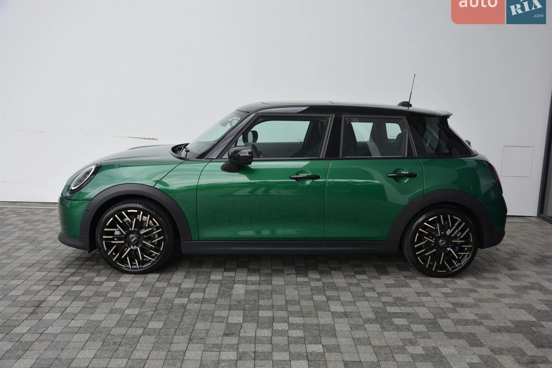 MINI Cooper 2025 — 1