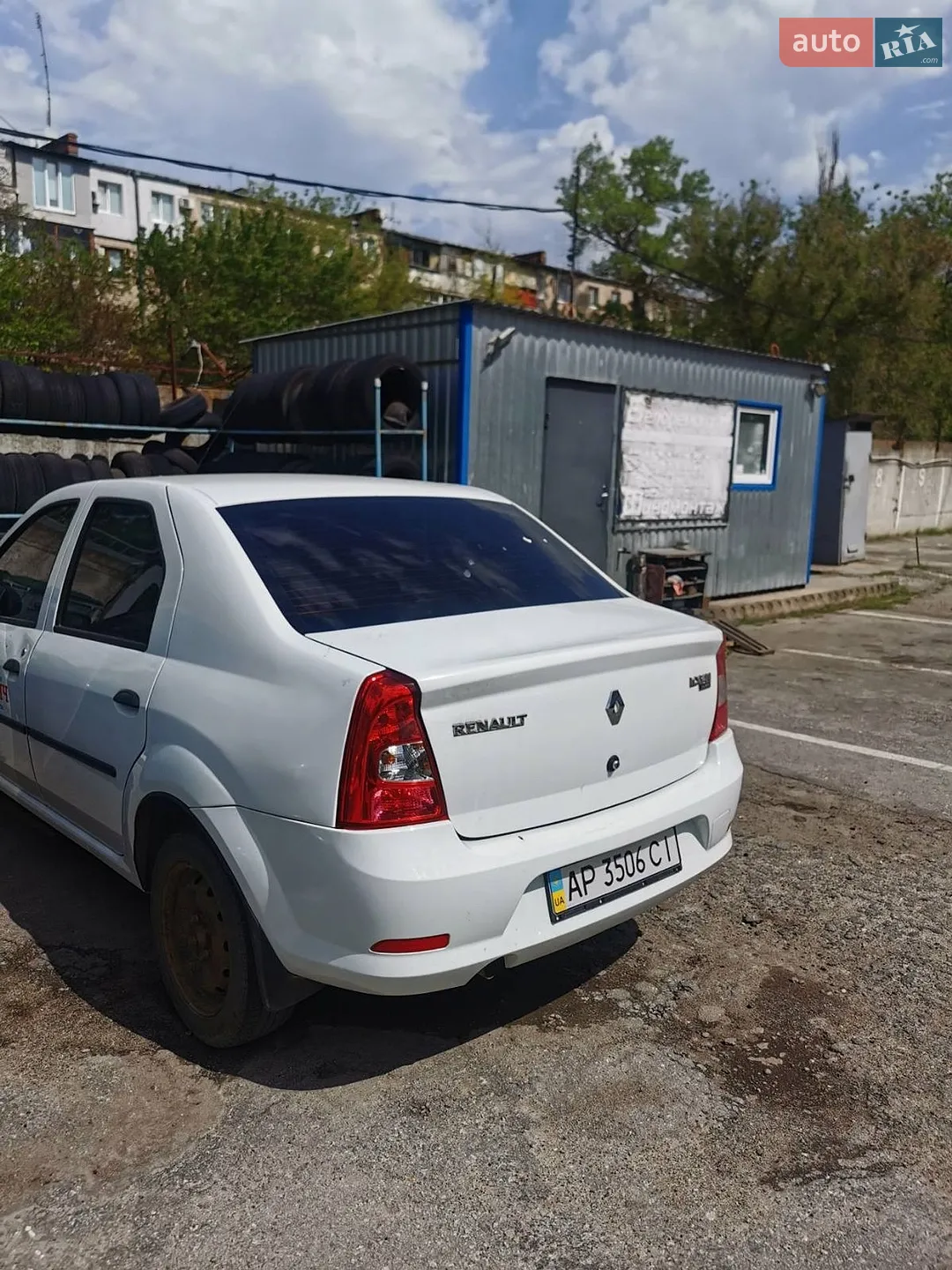 Renault Logan 2012 — 1