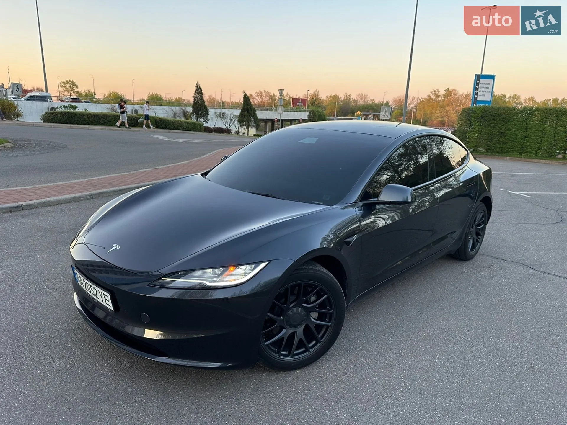 Tesla Model 3 2025 — 1