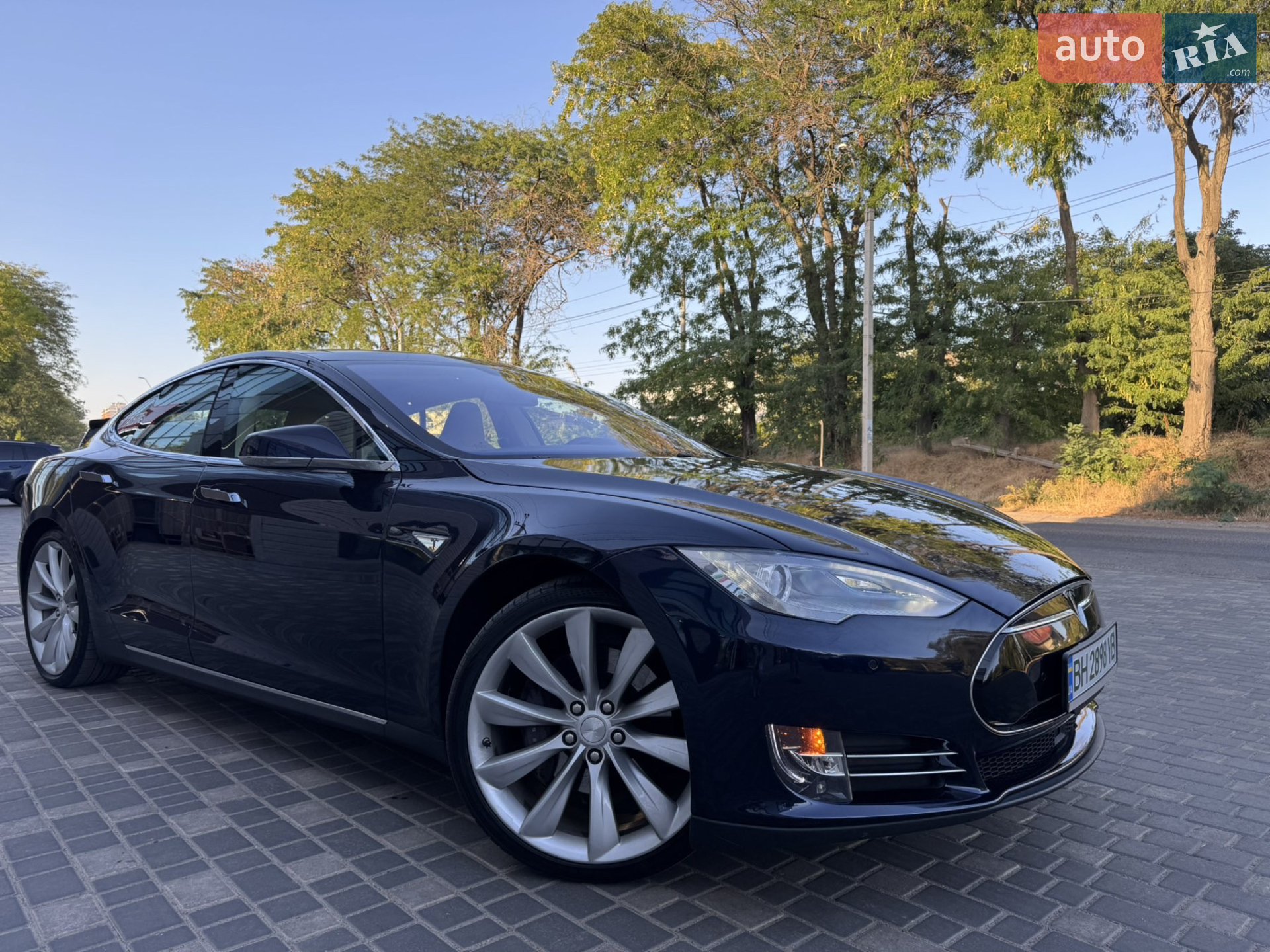 Tesla Model S, 2014