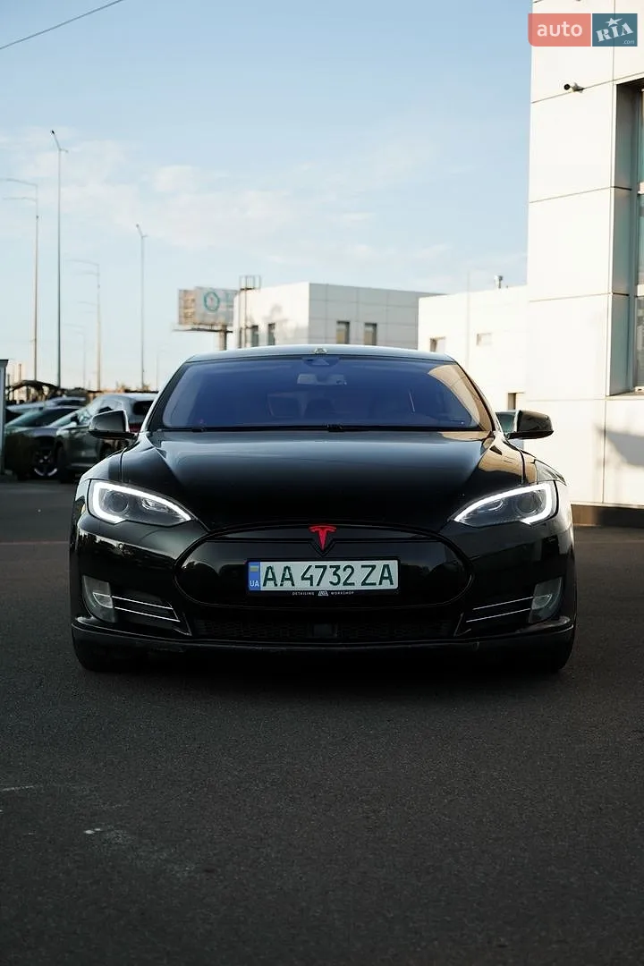Tesla Model S, 2015