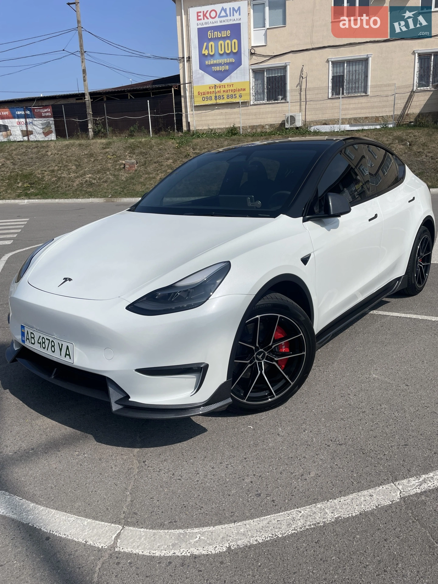 Tesla Model Y, 2023