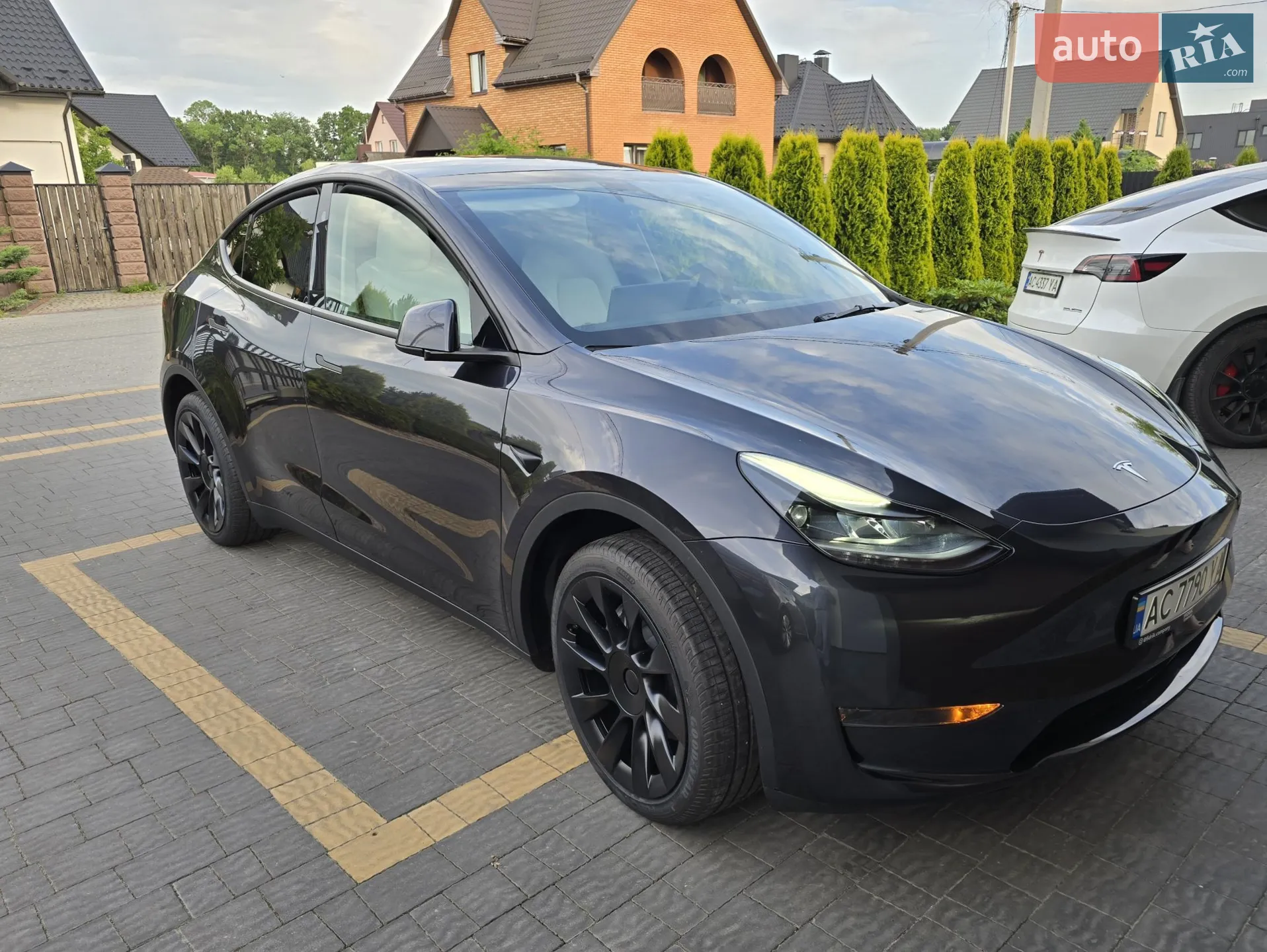 Tesla Model Y 2024 — 1