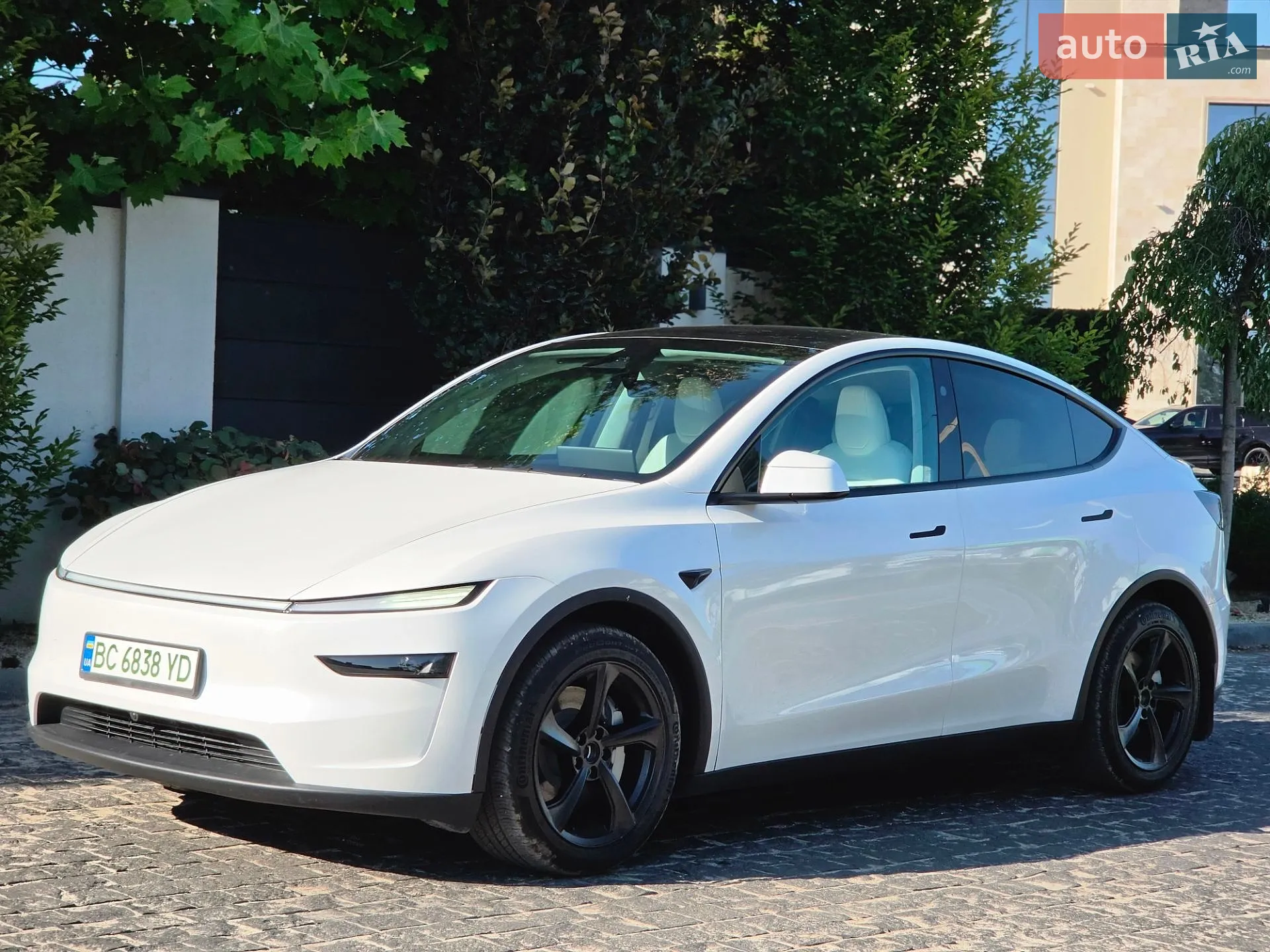 Tesla Model Y, 2025