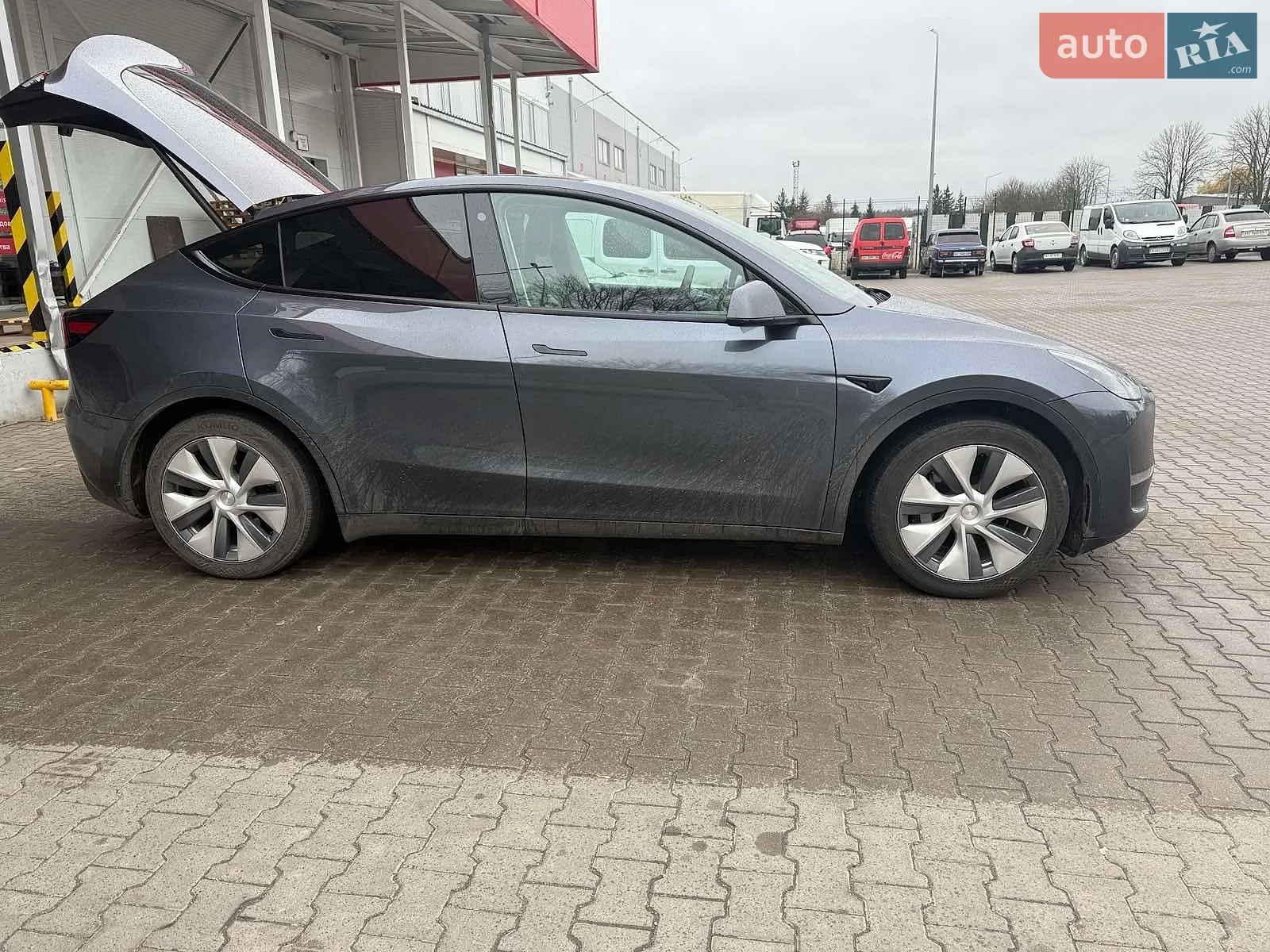 Tesla Model Y 2023 — 1