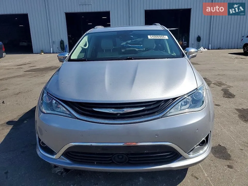 Chrysler Pacifica 2017 — 1