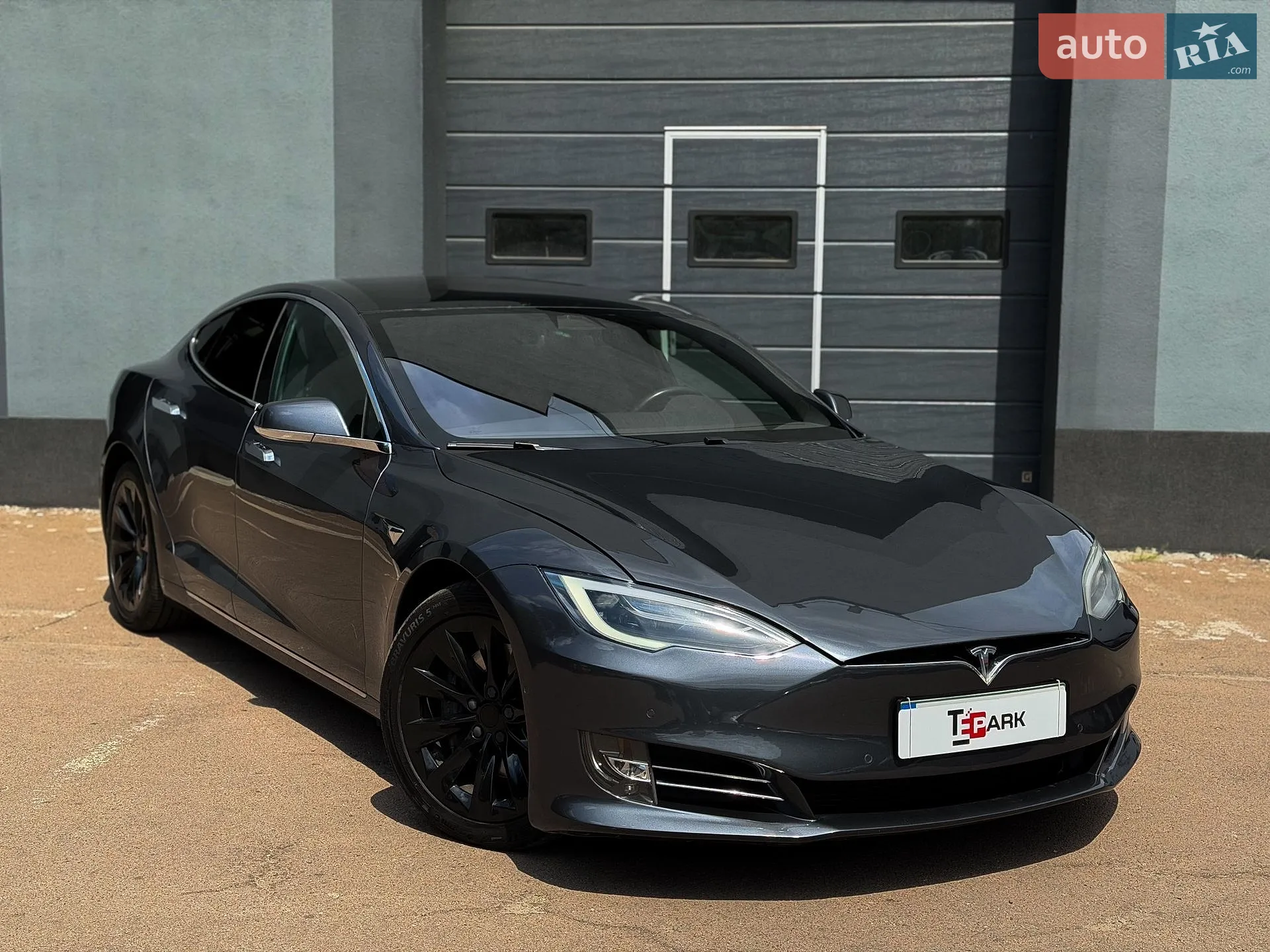 Tesla Model S 2019 — 1