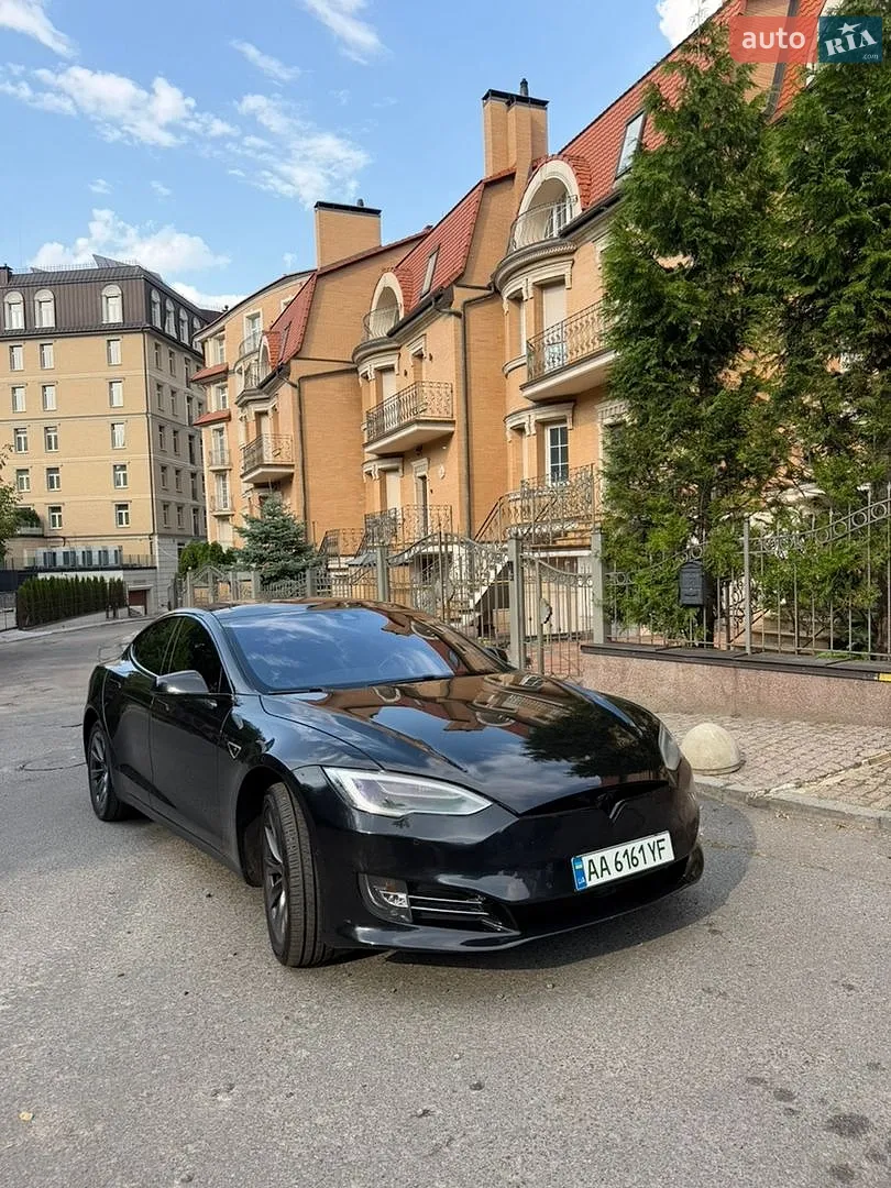 Tesla Model S, 2015