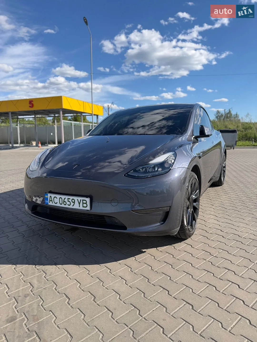 Tesla Model Y 2023 — 1