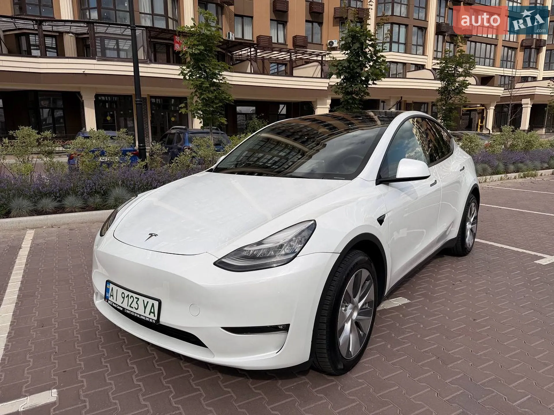 Tesla Model Y 2023 — 1