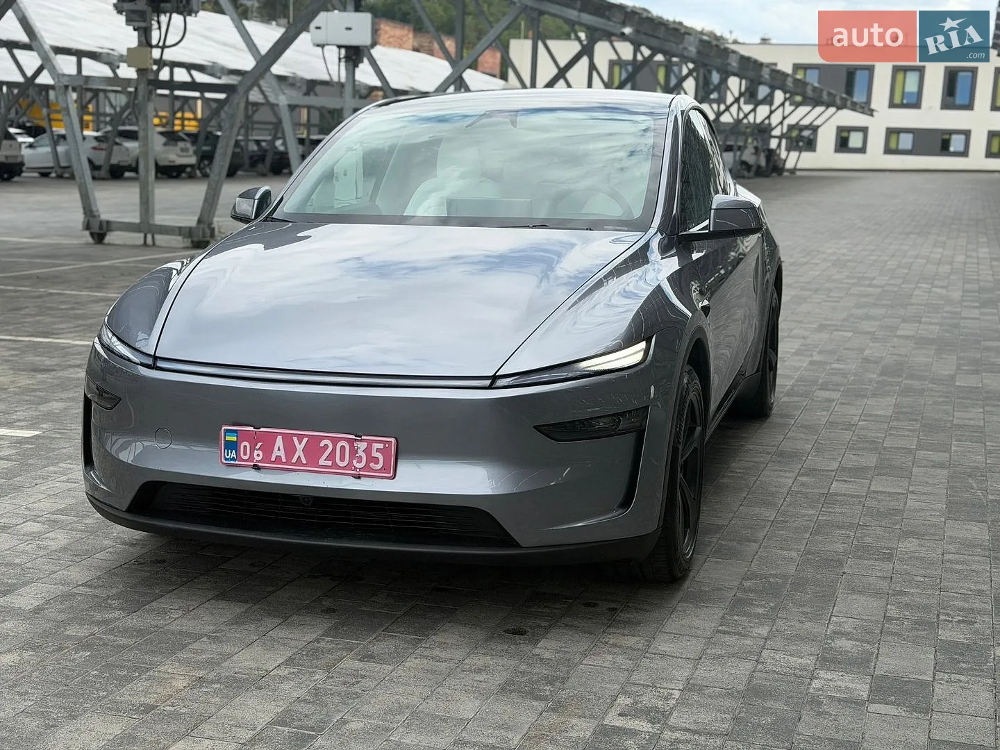 Tesla Model Y 2025 — 1