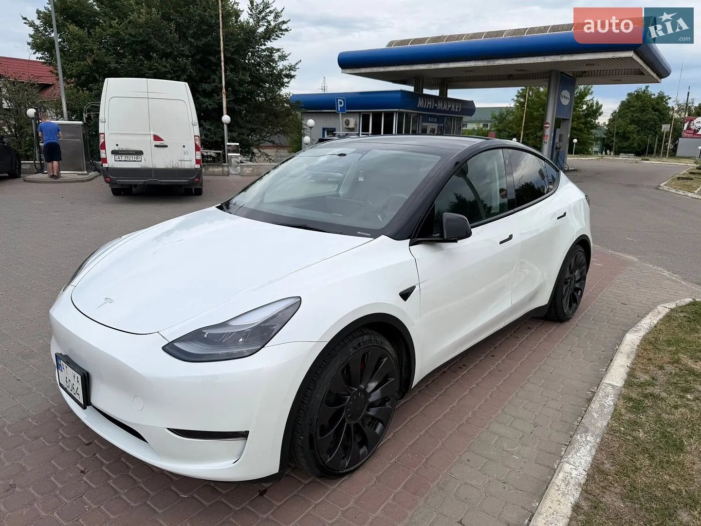 Tesla Model Y 2023 — 1