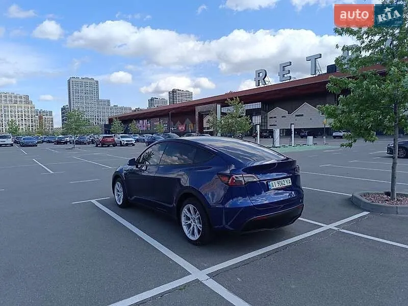 Tesla Model Y, 2023
