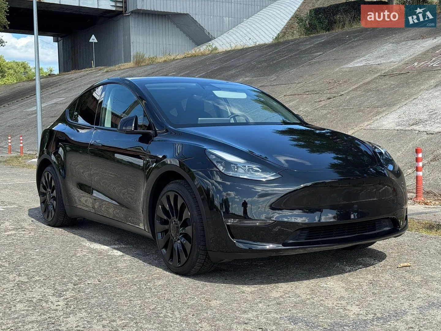 Tesla Model Y 2023 — 1