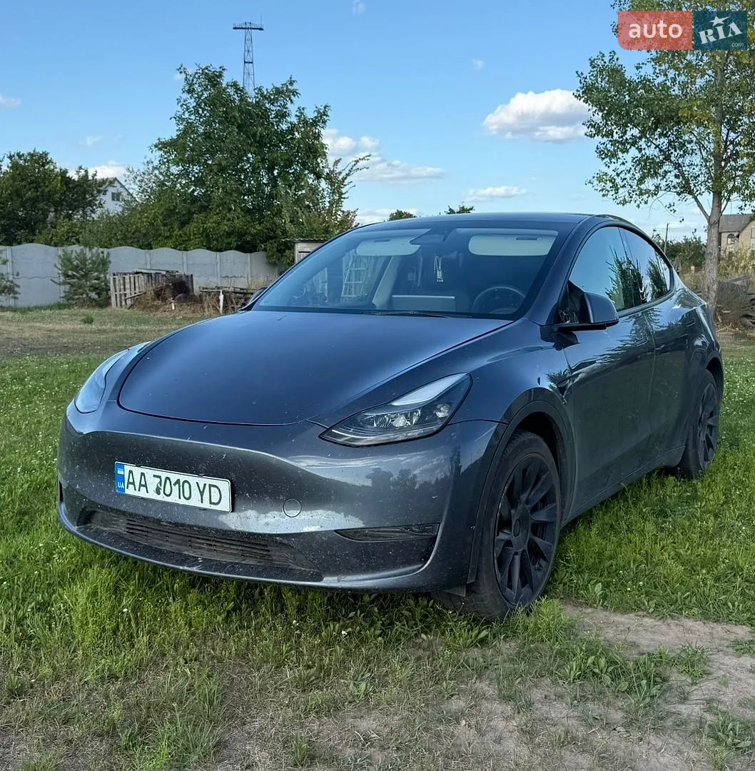 Tesla Model Y 2023 — 1