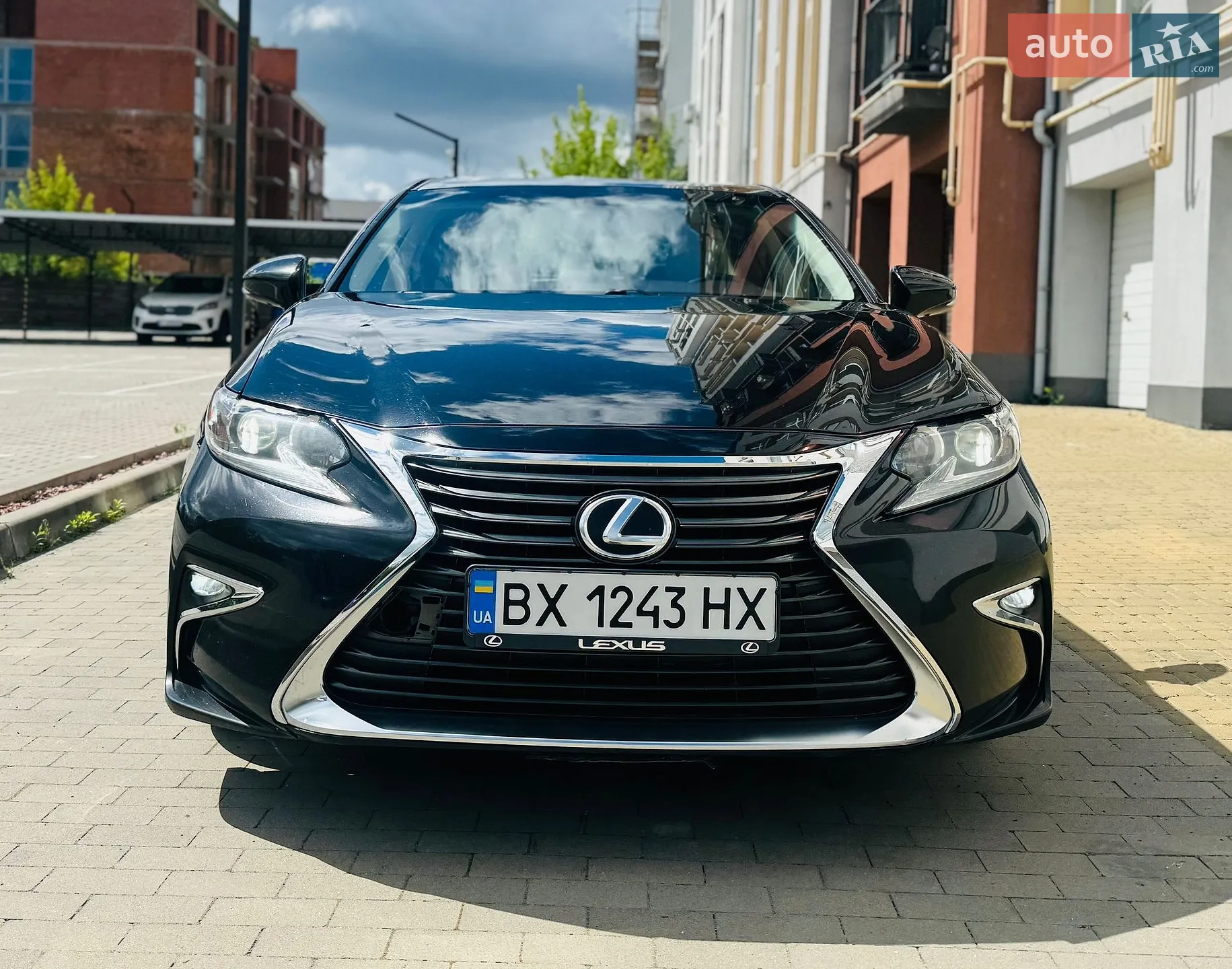 Lexus ES, 2015