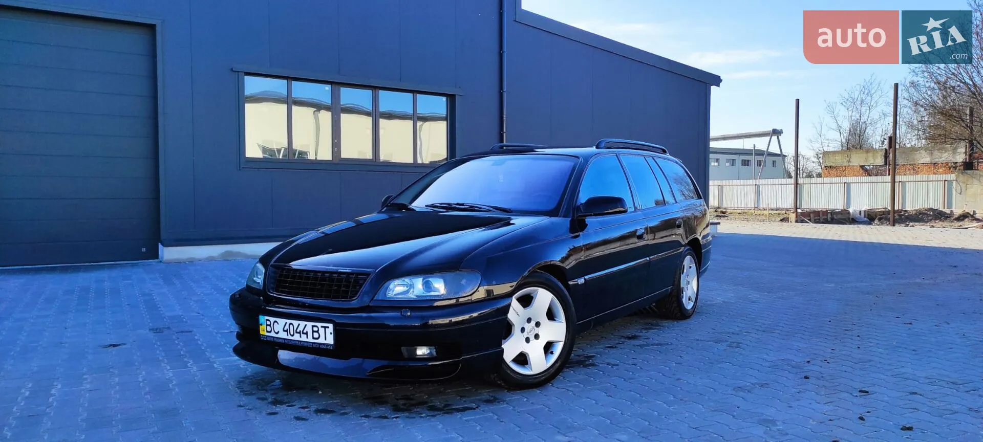 Opel Omega 2002 — 1