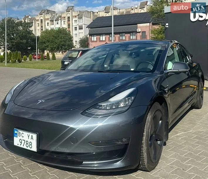 Tesla Model 3 2020 — 1