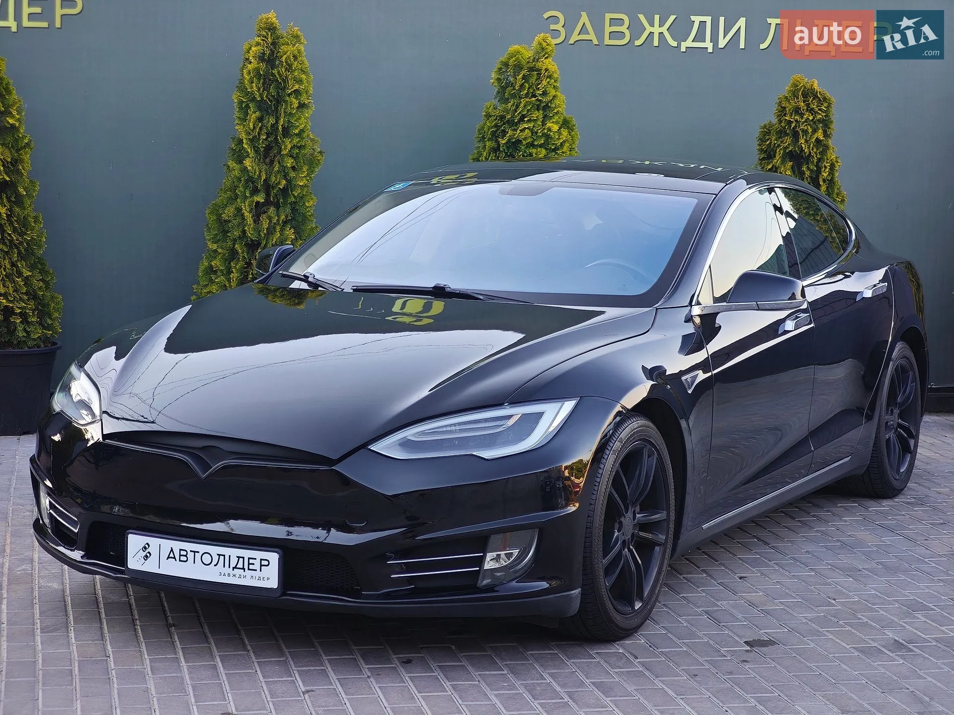 Tesla Model S, 2013