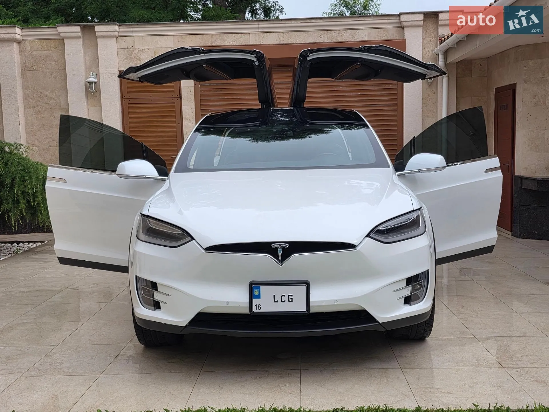 Tesla Model X, 2017