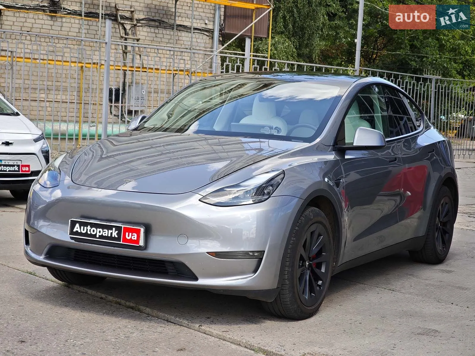 Tesla Model Y, 2025