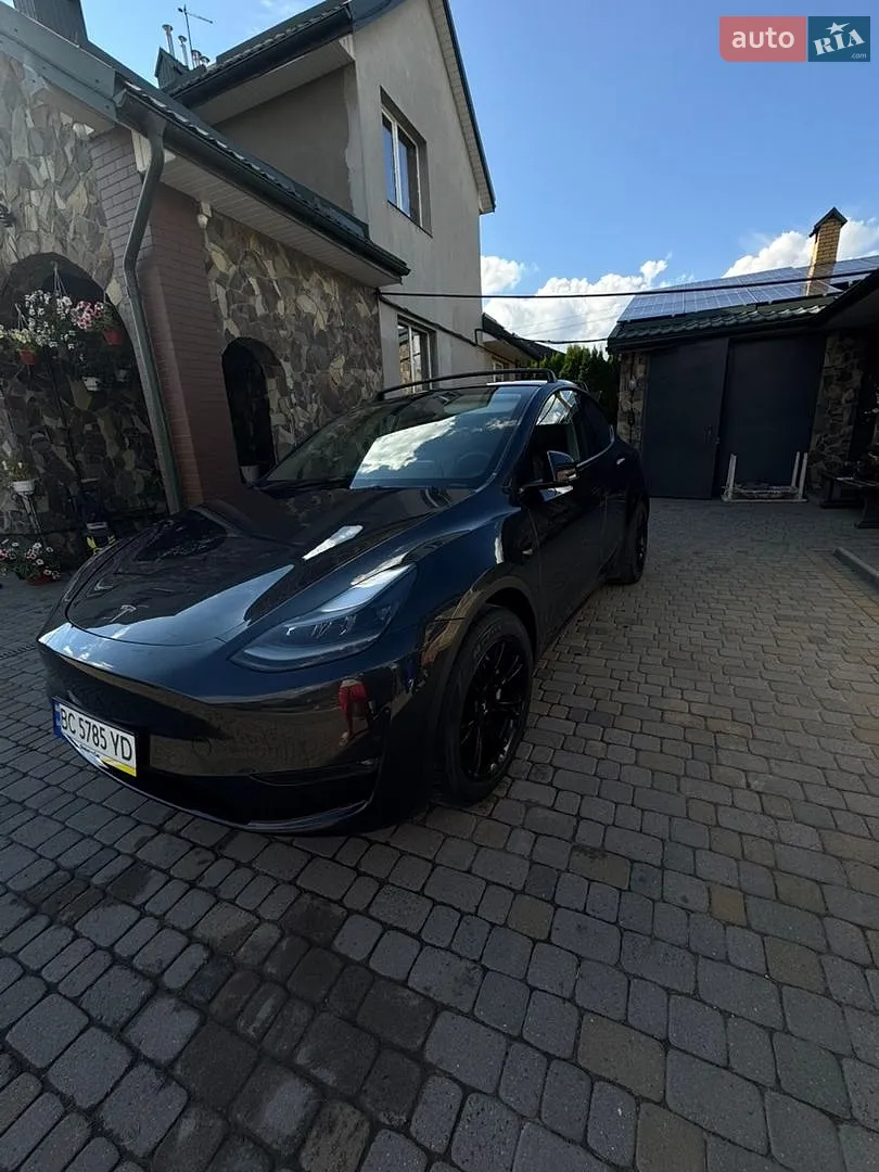 Tesla Model Y 2024 — 1