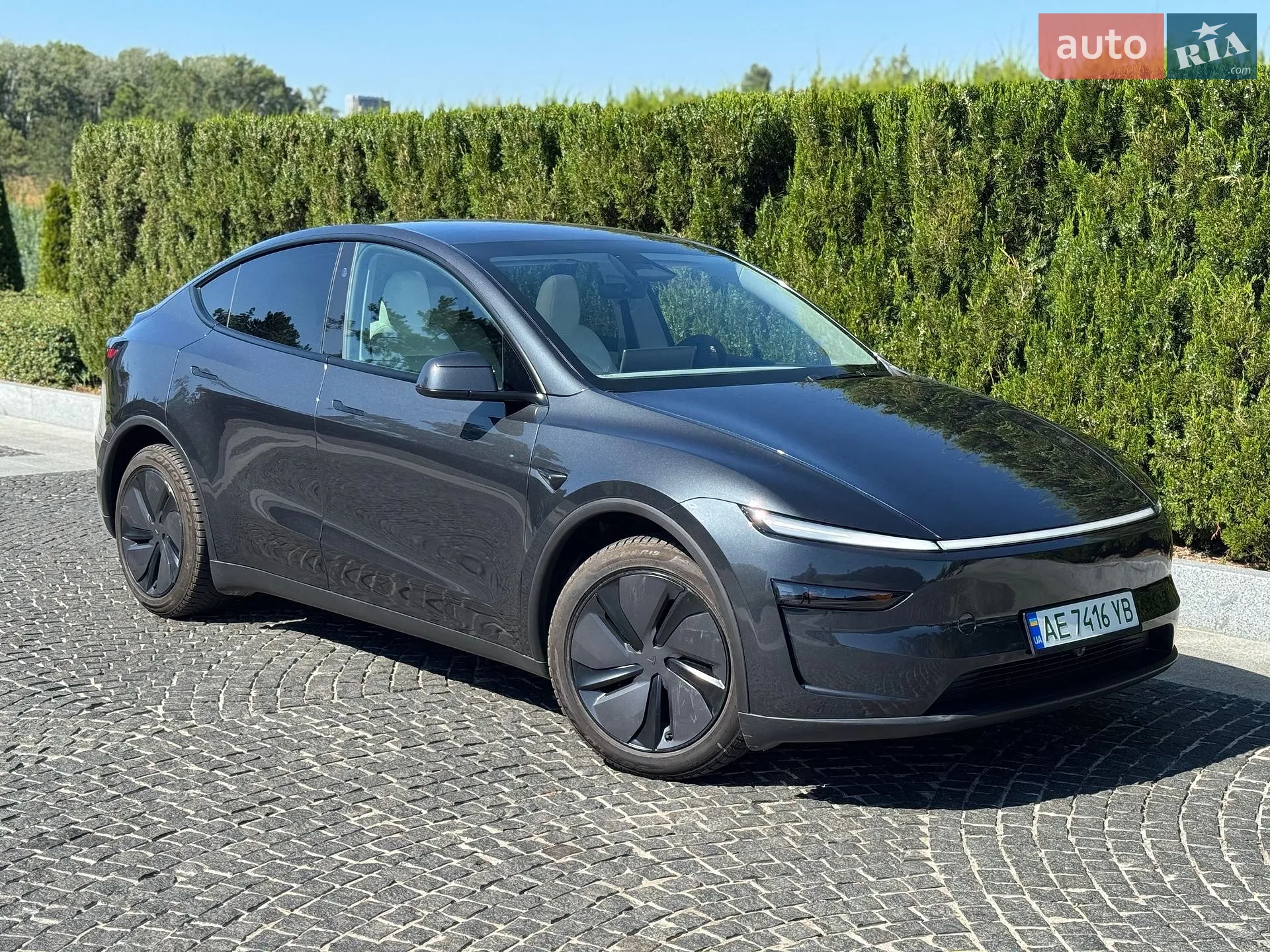 Tesla Model Y, 2025