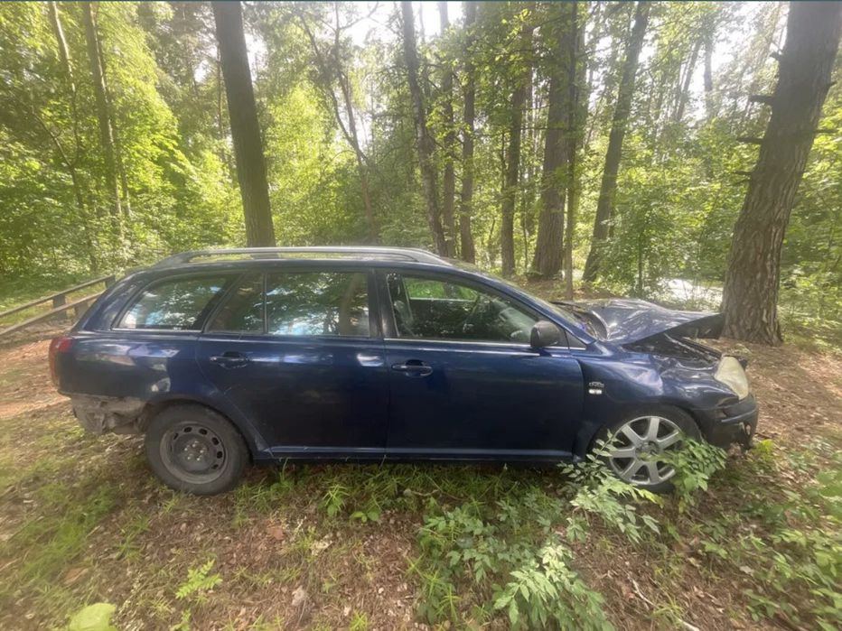 Toyota Avensis, 2004