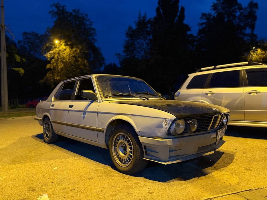 BMW 5 Series 1985 — 1