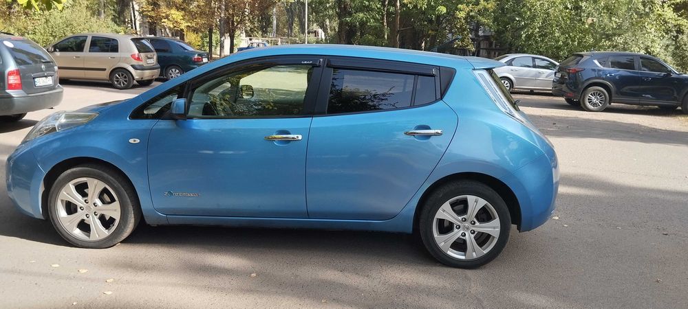 Nissan Leaf, 2011