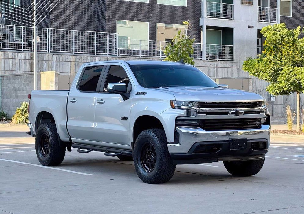 Chevrolet Silverado 2021 — 1