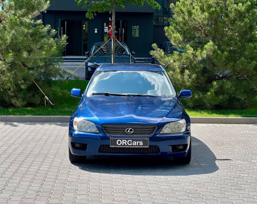 Lexus IS серия, 2000