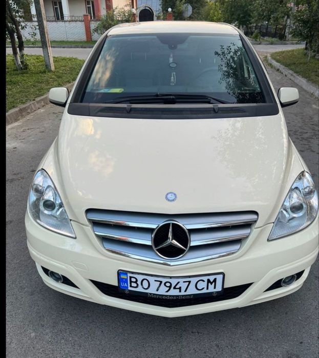 Mercedes-Benz 200 2011 — 1