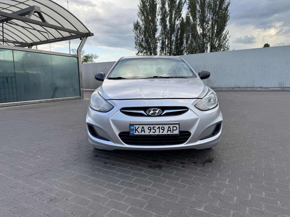 Hyundai Accent, 2011