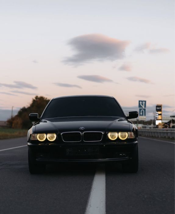 BMW 7 Series, 2000