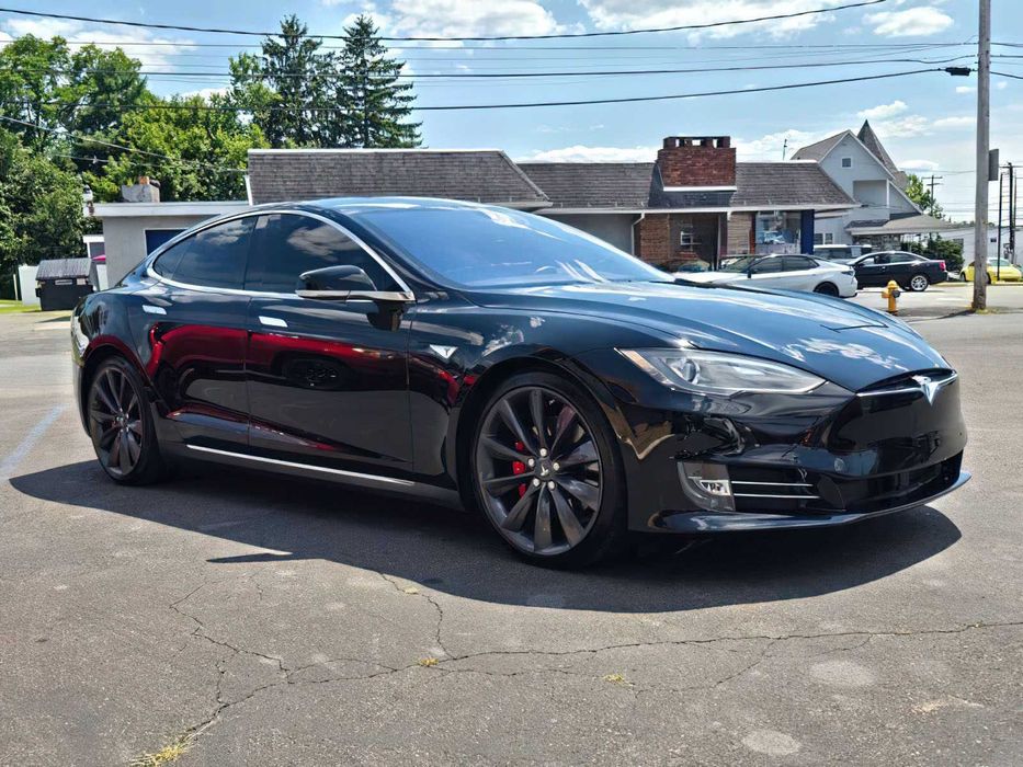 Tesla Model S, 2014