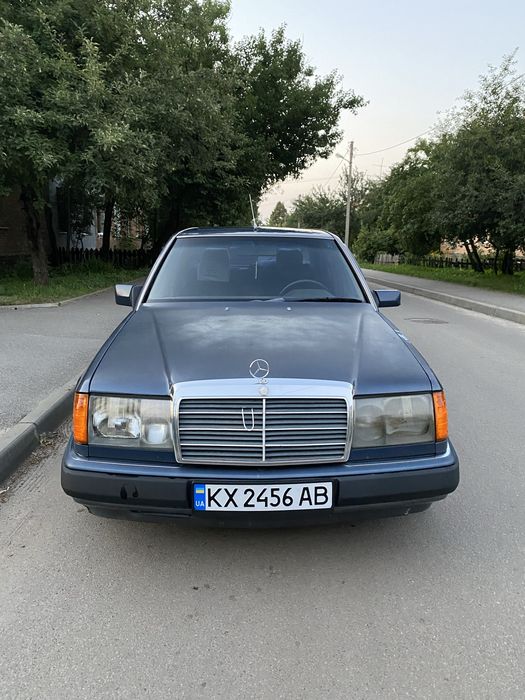 Mercedes-Benz E серія, 1990