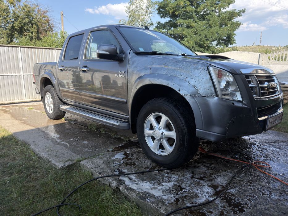 Isuzu D-Max 2010 — 1