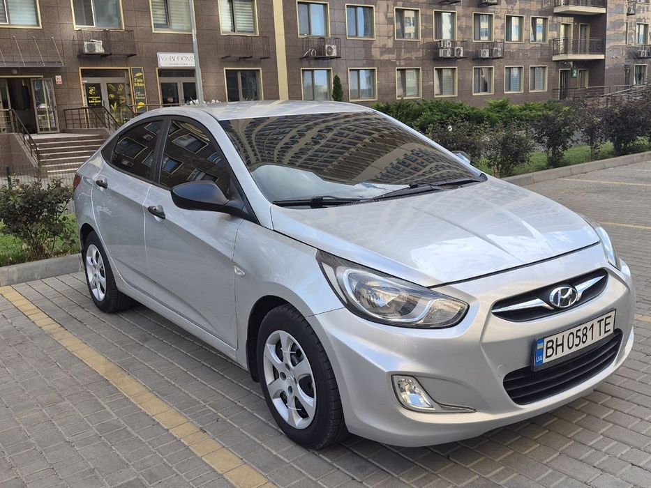 Hyundai Accent, 2011
